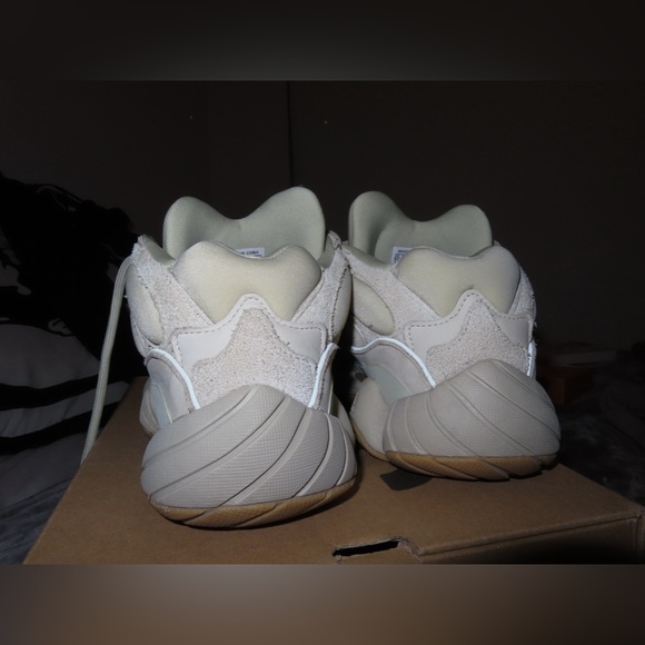 YEEZY 500’s in stone - Picture 4 of 9